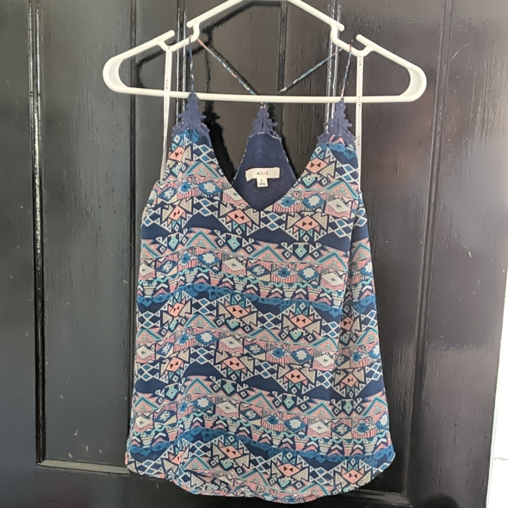Pretty pattern top with lace accents